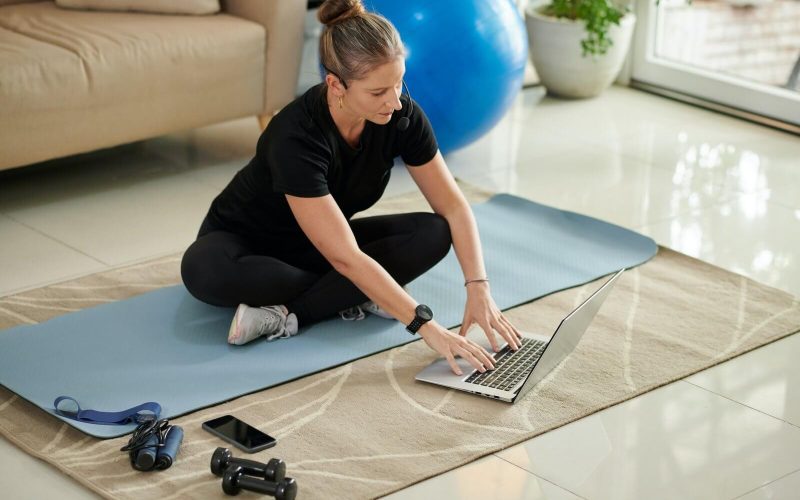 fitness-trainer-answering-popular-questions.jpg