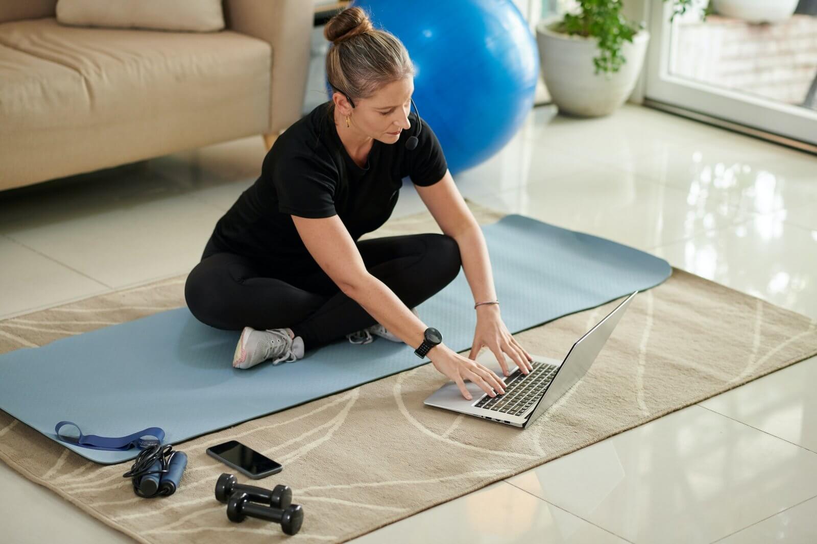 fitness-trainer-answering-popular-questions.jpg